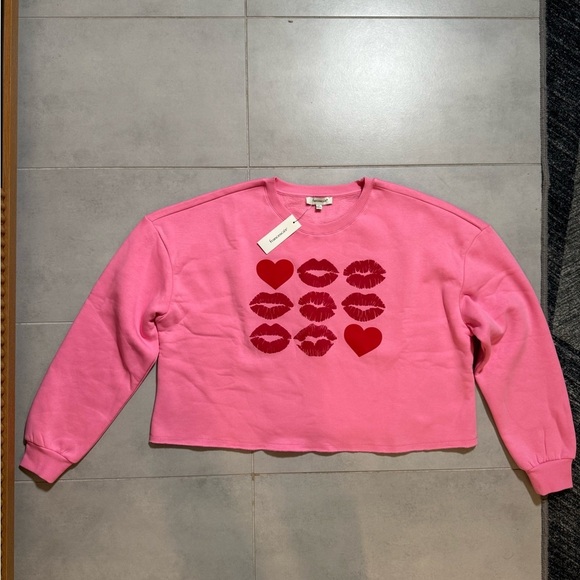 Francesca's Collections Pink Crew Neck Sweater with Red Lip Design - Picture 4 of 6